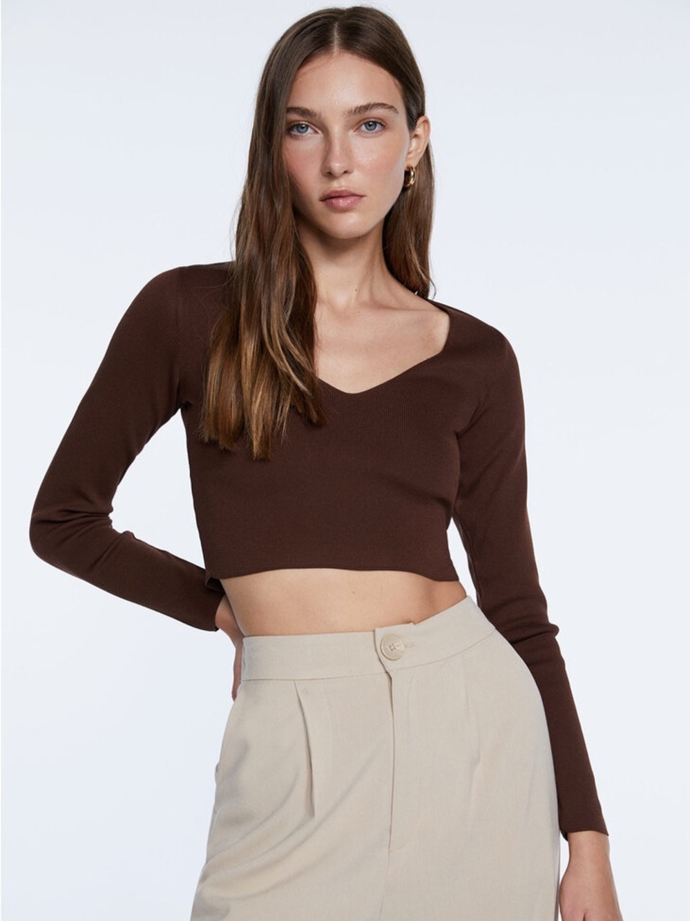 Stradivarius knitted ribbed v-neck top in brown